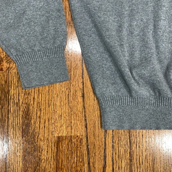 Calvin Klein V-Neck Sweater. - Picture 5 of 6